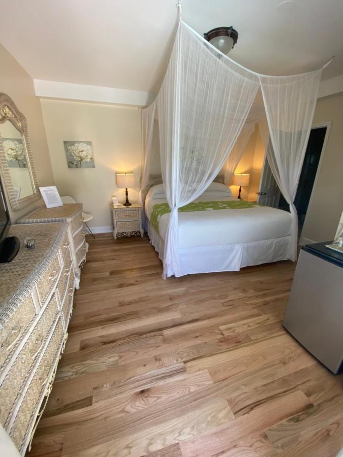 キーウェスト デュバル ガーデンズ Bed & Breakfast エクステリア 写真