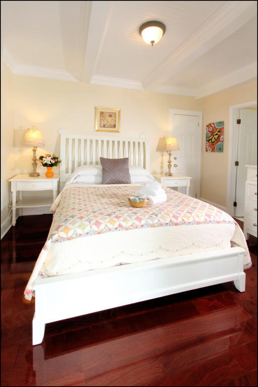キーウェスト デュバル ガーデンズ Bed & Breakfast エクステリア 写真
